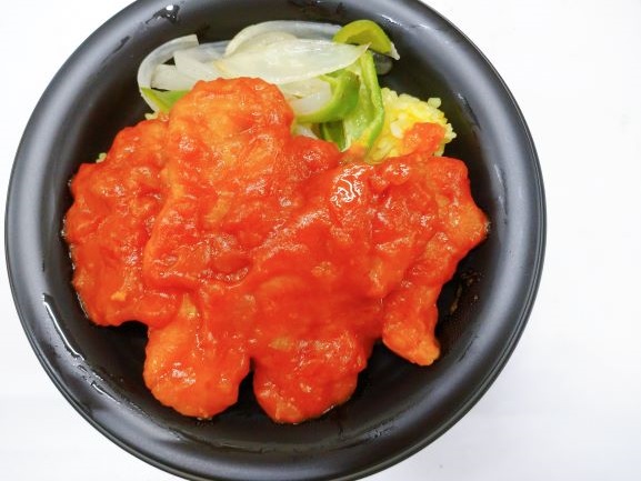 とりのチリソース丼