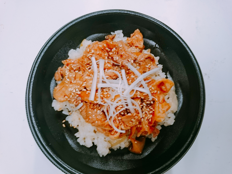 ピリ辛焼肉丼