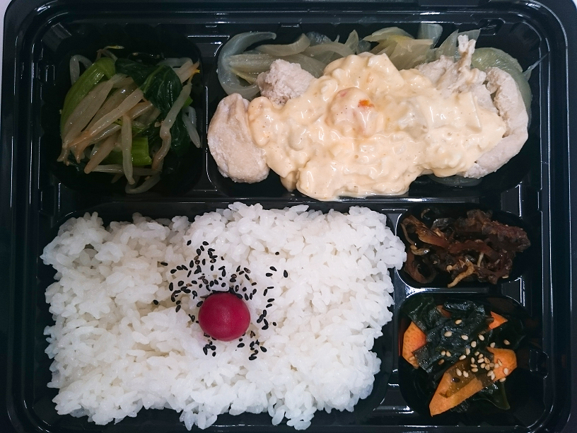 蒸し鶏　自家製タルタルソースかけ